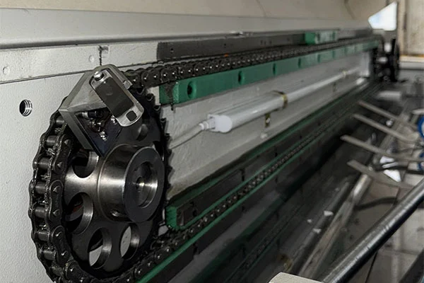 Cén chaoi a bhfuil Teicneolaíocht Iomlán-Servo ag Brú Teorainneacha an Phriontáil Scáileáin?